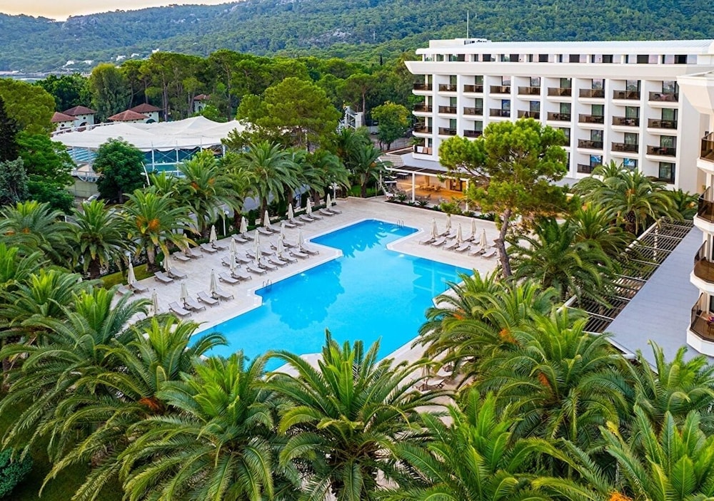 Ozkaymak Marina Hotel - Ultra All Inclusive — Swimming pool in Kemer