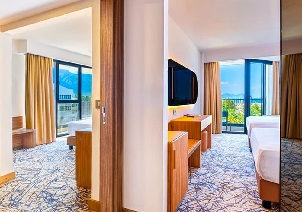 Ozkaymak Marina Hotel - Ultra All Inclusive — Hotel rooms in Kemer