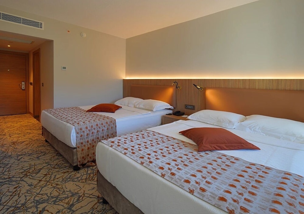 Ozkaymak Marina Hotel - Ultra All Inclusive — Hotel rooms in Kemer