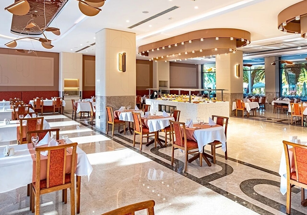 Ozkaymak Marina Hotel - Ultra All Inclusive — Restaurant & bars in Kemer