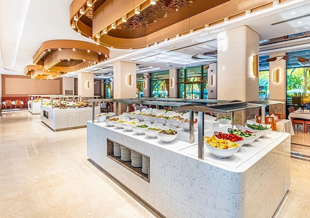 Ozkaymak Marina Hotel - Ultra All Inclusive — Restaurant & bars in Kemer