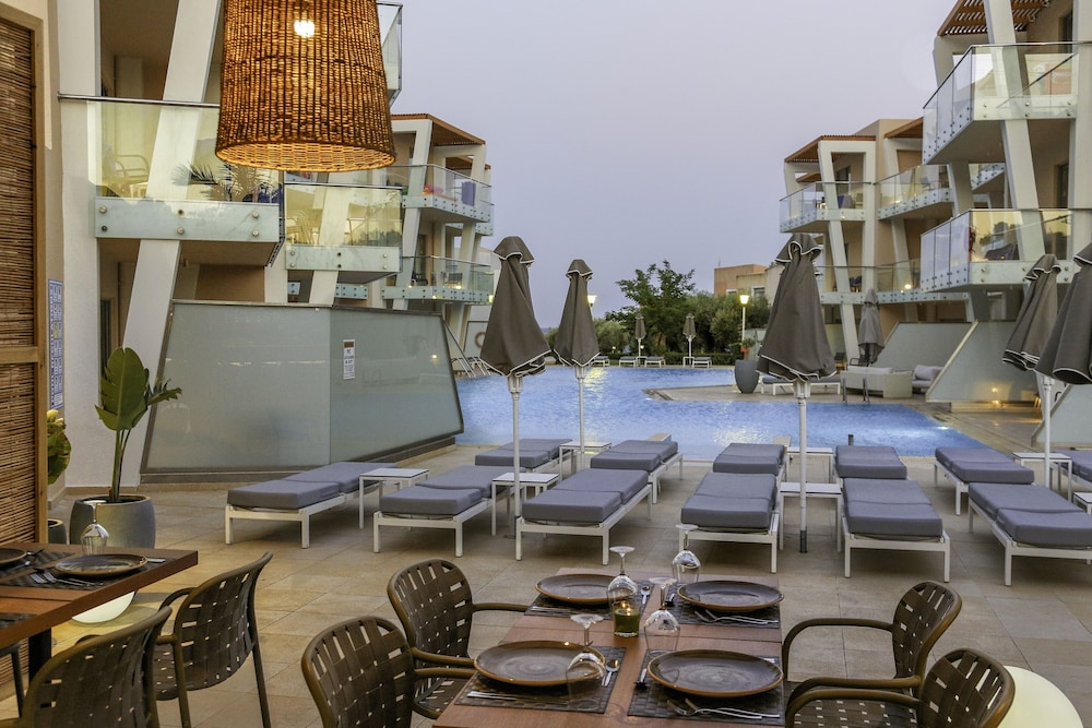 Eden Roc Resort Hotel — Restaurant & bars in Kallithea (Rhodes), South Aegean