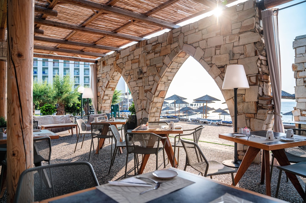 Eden Roc Resort Hotel — Restaurant & bars in Kallithea (Rhodes), South Aegean