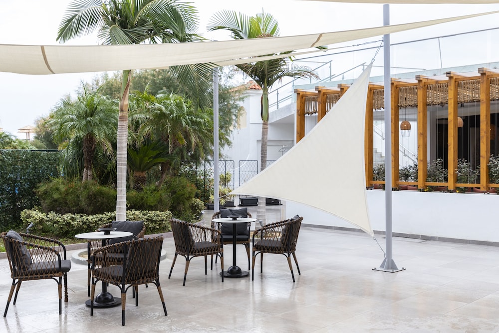 Eden Roc Resort Hotel — Restaurant & bars in Kallithea (Rhodes), South Aegean