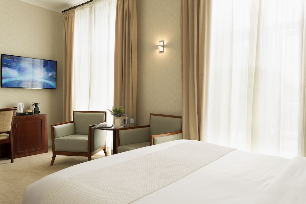 The Savoy Jersey — Hotel rooms in Trinity