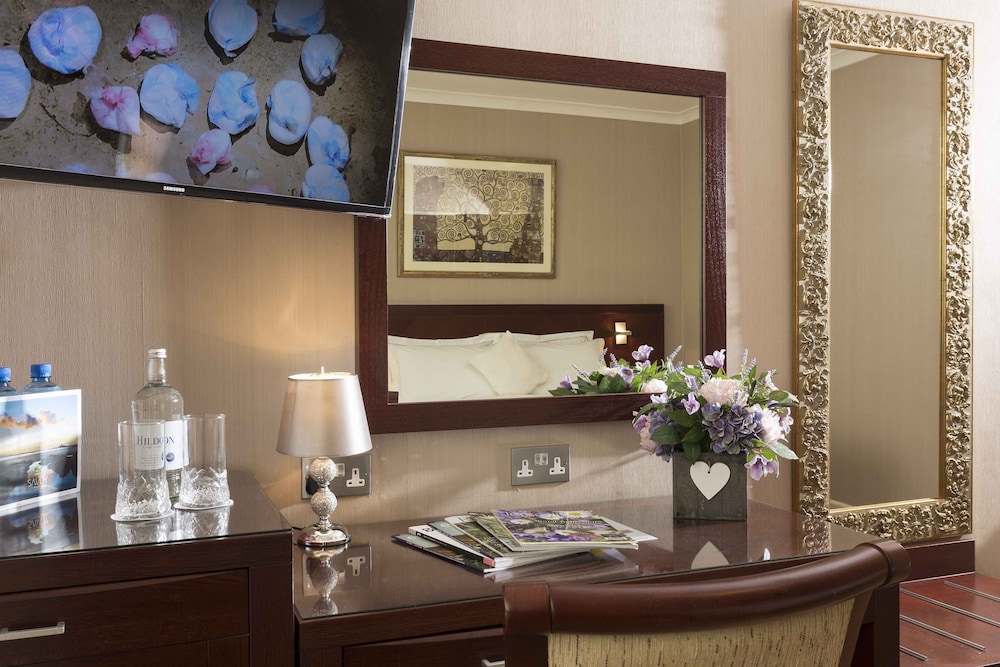 The Savoy Jersey — Hotel rooms in Trinity