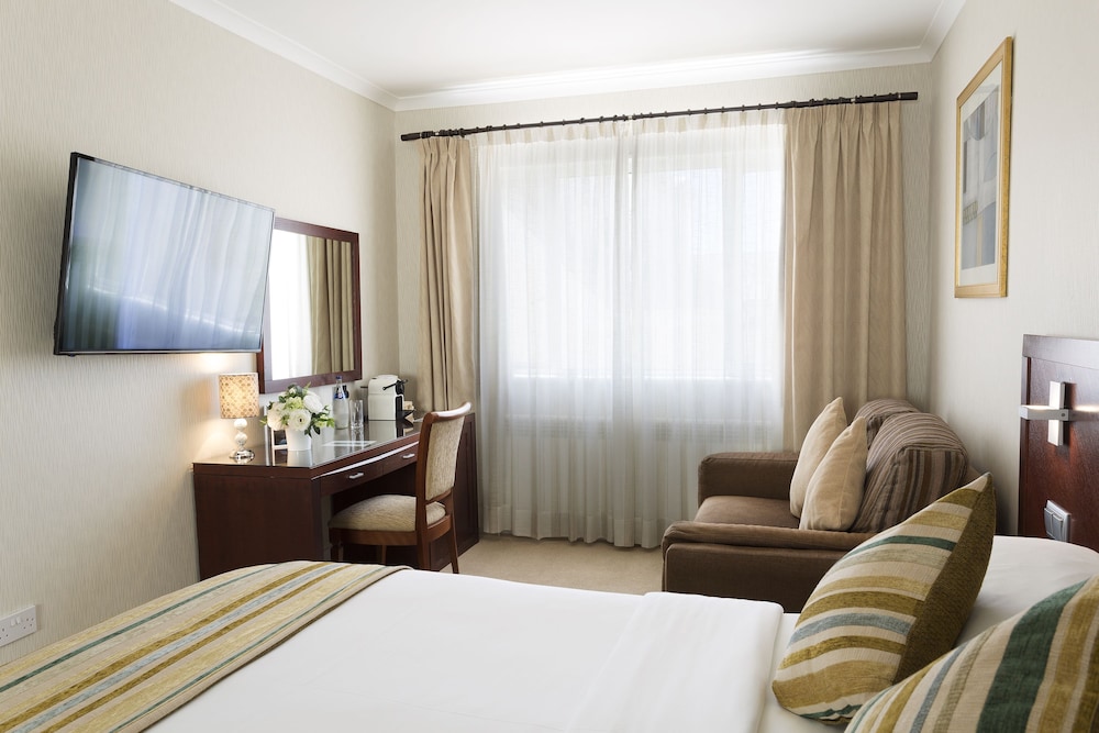 The Savoy Jersey — Hotel rooms in Trinity