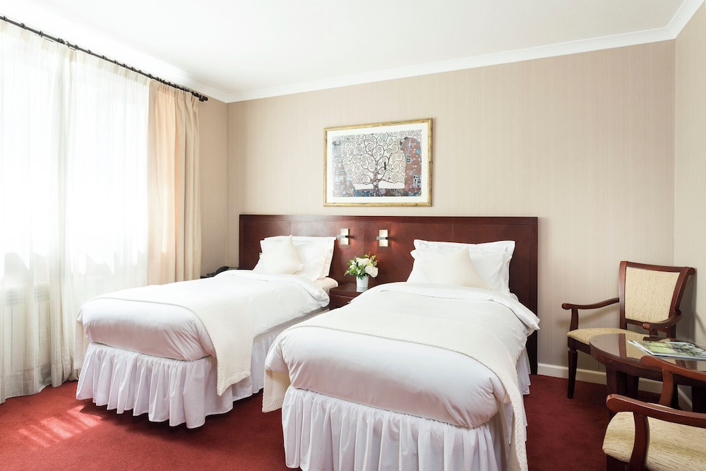 The Savoy Jersey — Hotel rooms in Trinity