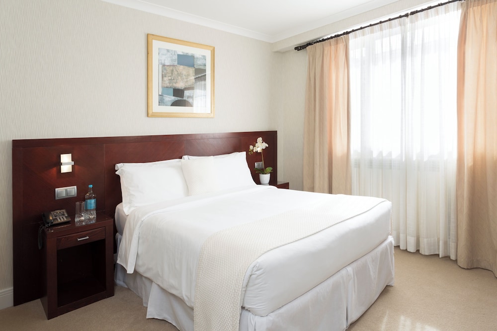 The Savoy Jersey — Hotel rooms in Trinity