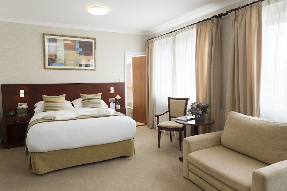 The Savoy Jersey — Hotel rooms in Trinity
