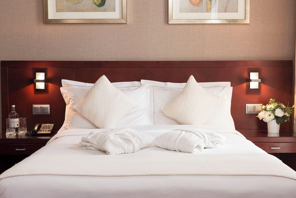 The Savoy Jersey — Hotel rooms in Trinity