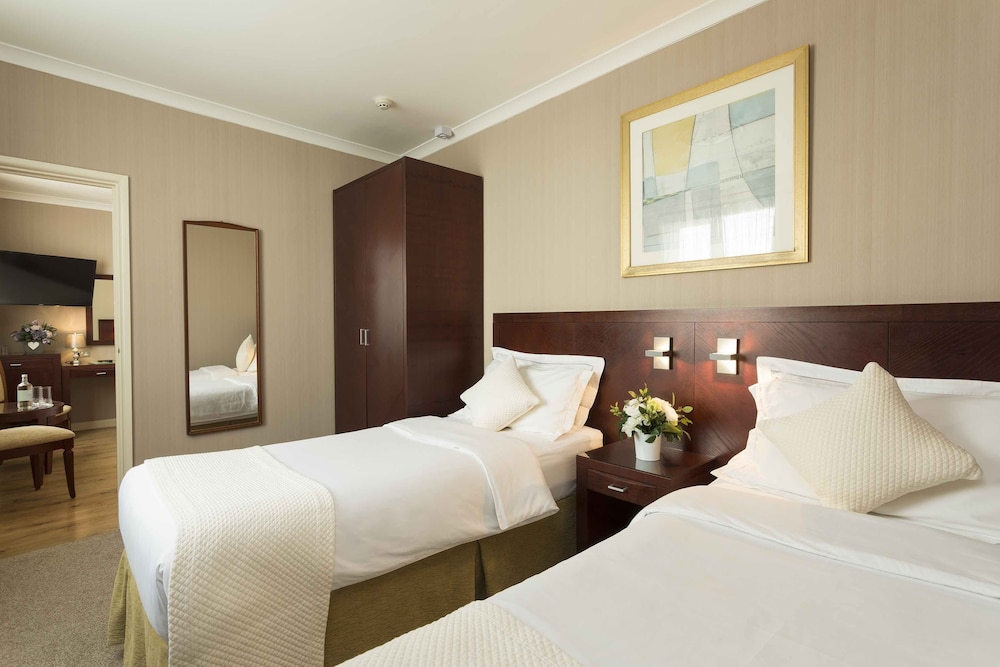 The Savoy Jersey — Hotel rooms in Trinity