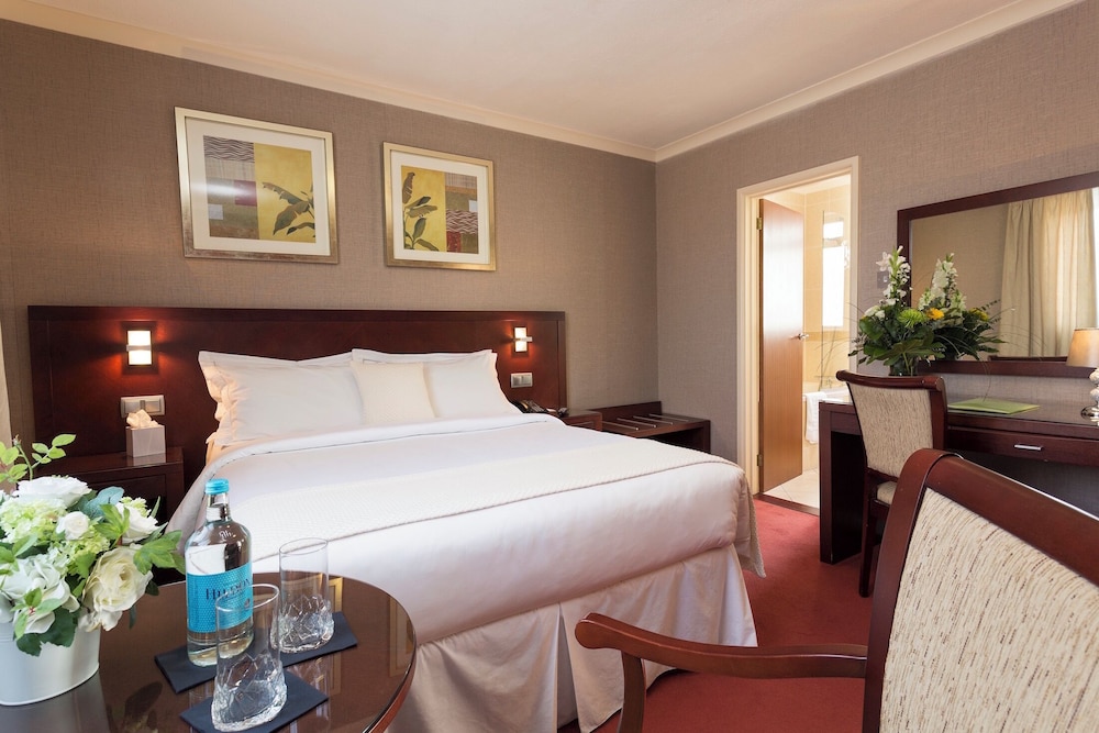 The Savoy Jersey — Hotel rooms in Trinity