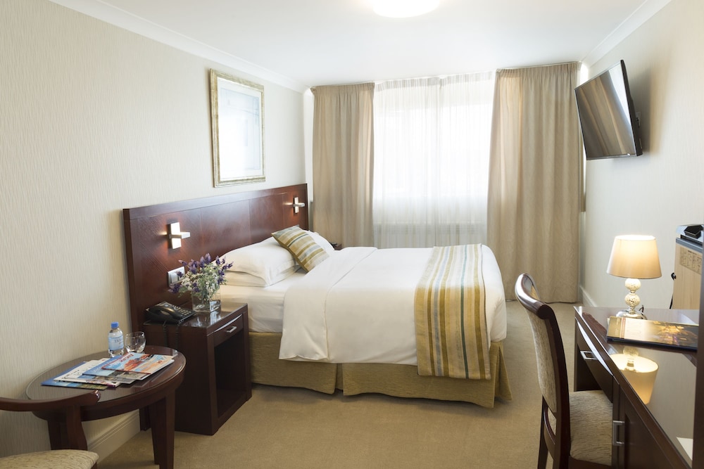 The Savoy Jersey — Hotel rooms in Trinity