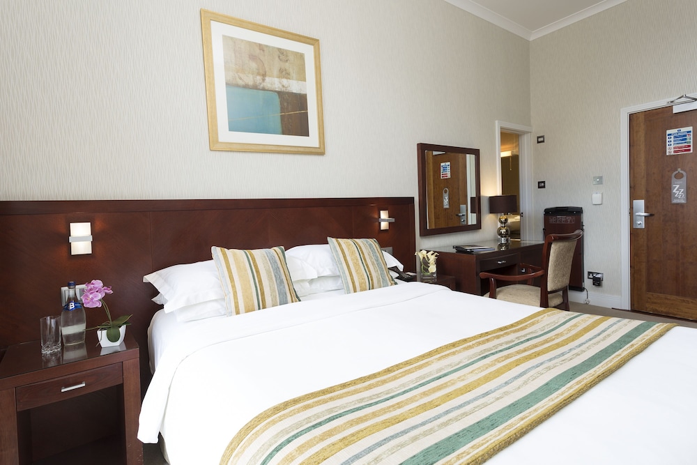 The Savoy Jersey — Hotel rooms in Trinity