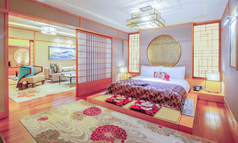 Fairmont Peace Hotel on the Bund — Hotel rooms in Shanghai, Shanghai
