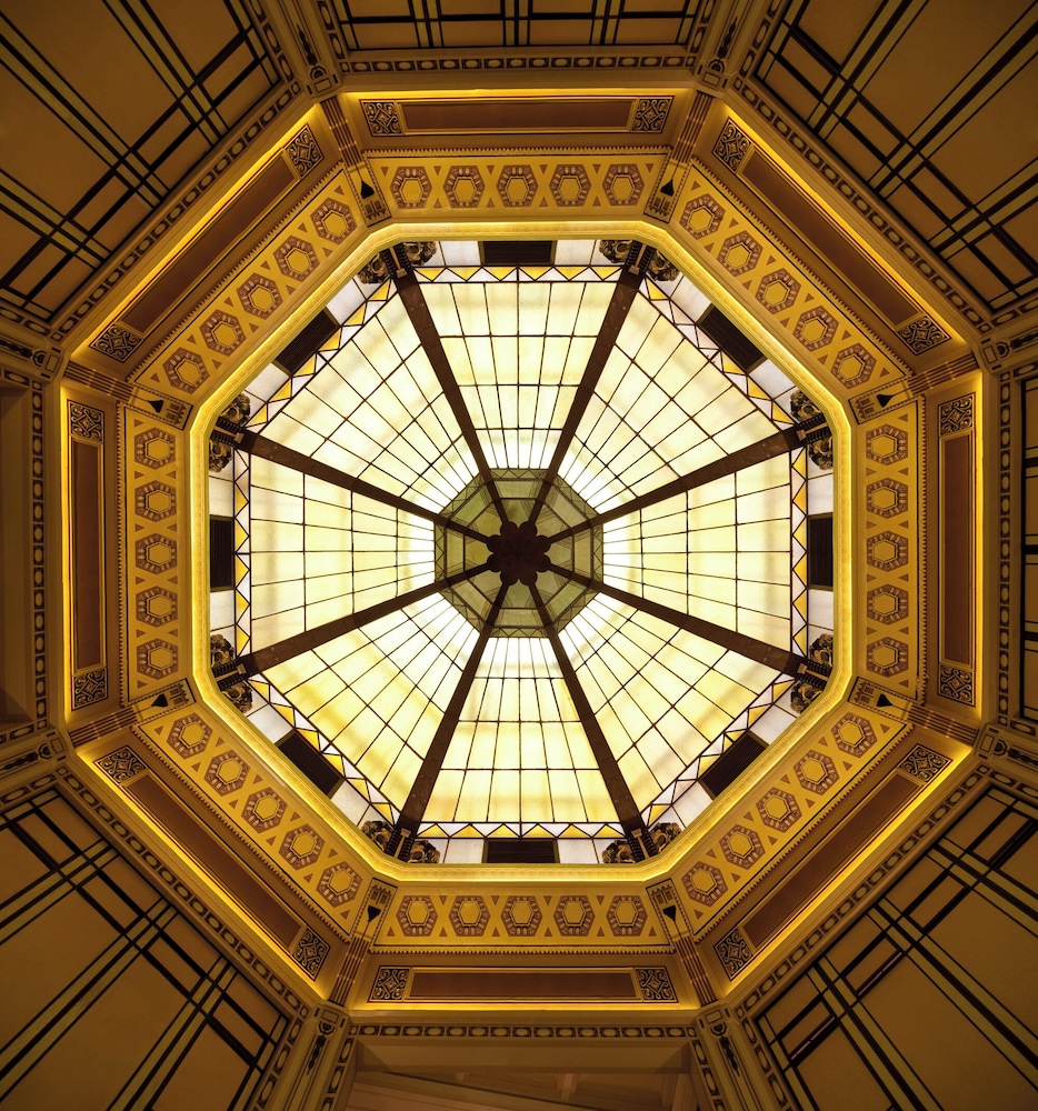 Fairmont Peace Hotel on the Bund — Hotel building in Shanghai, Shanghai