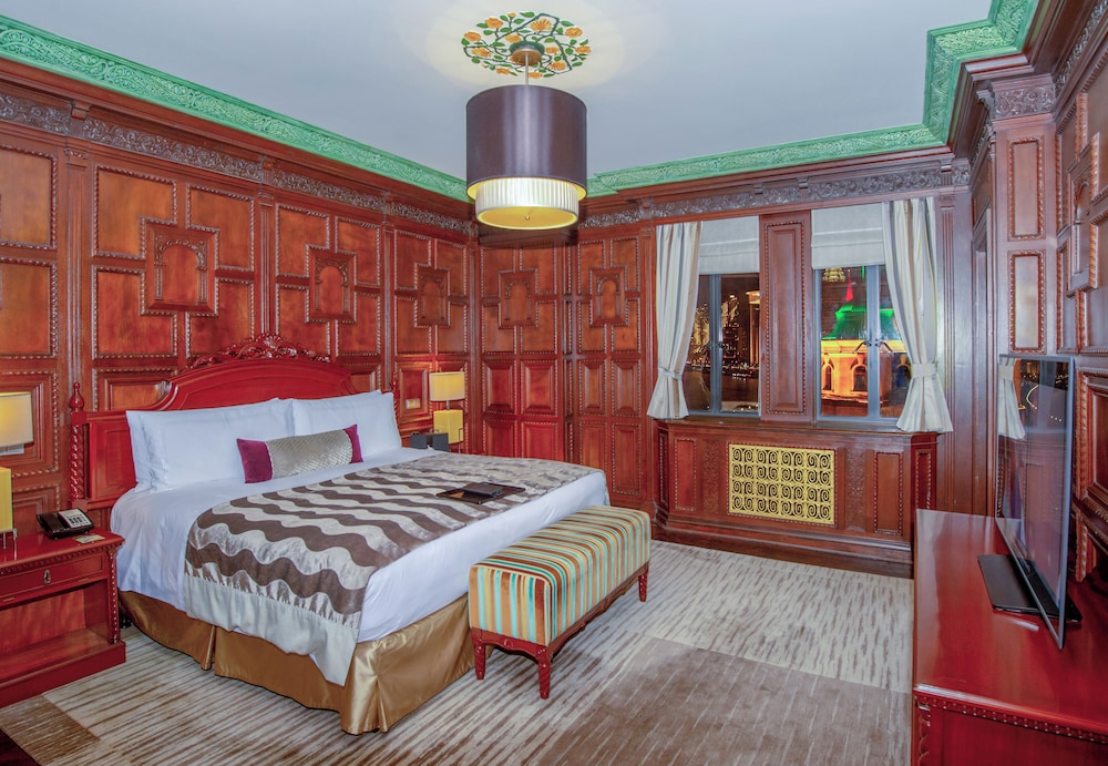 Fairmont Peace Hotel on the Bund — Hotel rooms in Shanghai, Shanghai