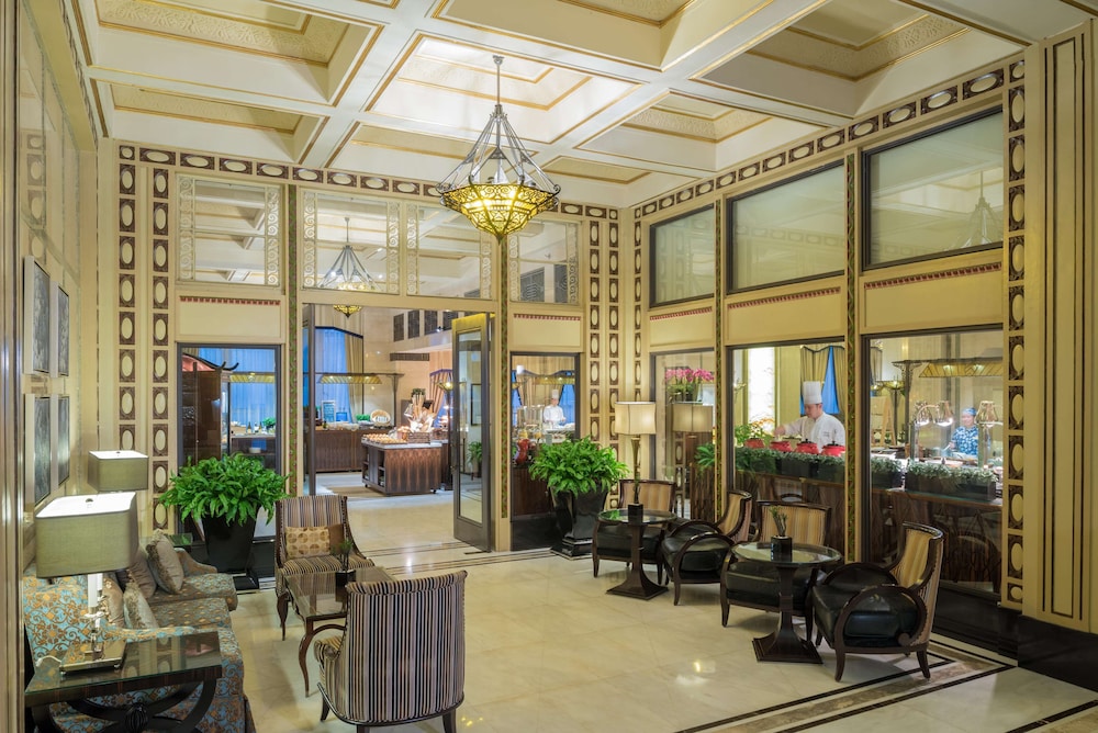 Fairmont Peace Hotel on the Bund — Hotel building in Shanghai, Shanghai