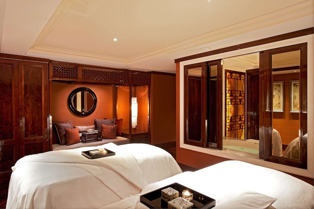 Fairmont Peace Hotel on the Bund — Hotel rooms in Shanghai, Shanghai