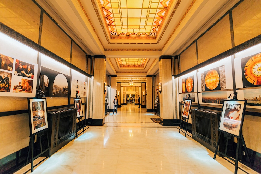 Fairmont Peace Hotel on the Bund — Hotel building in Shanghai, Shanghai