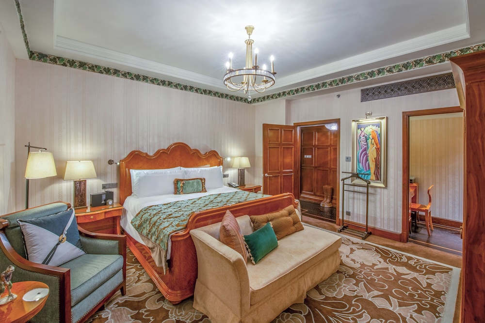 Fairmont Peace Hotel on the Bund — Hotel rooms in Shanghai, Shanghai