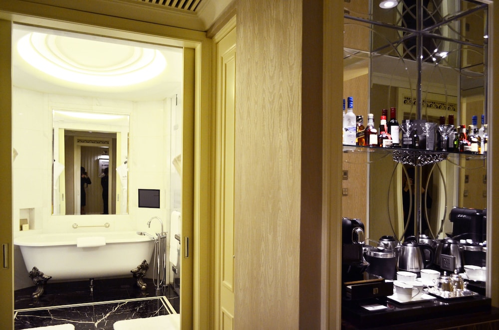 Fairmont Peace Hotel on the Bund — Hotel rooms in Shanghai, Shanghai