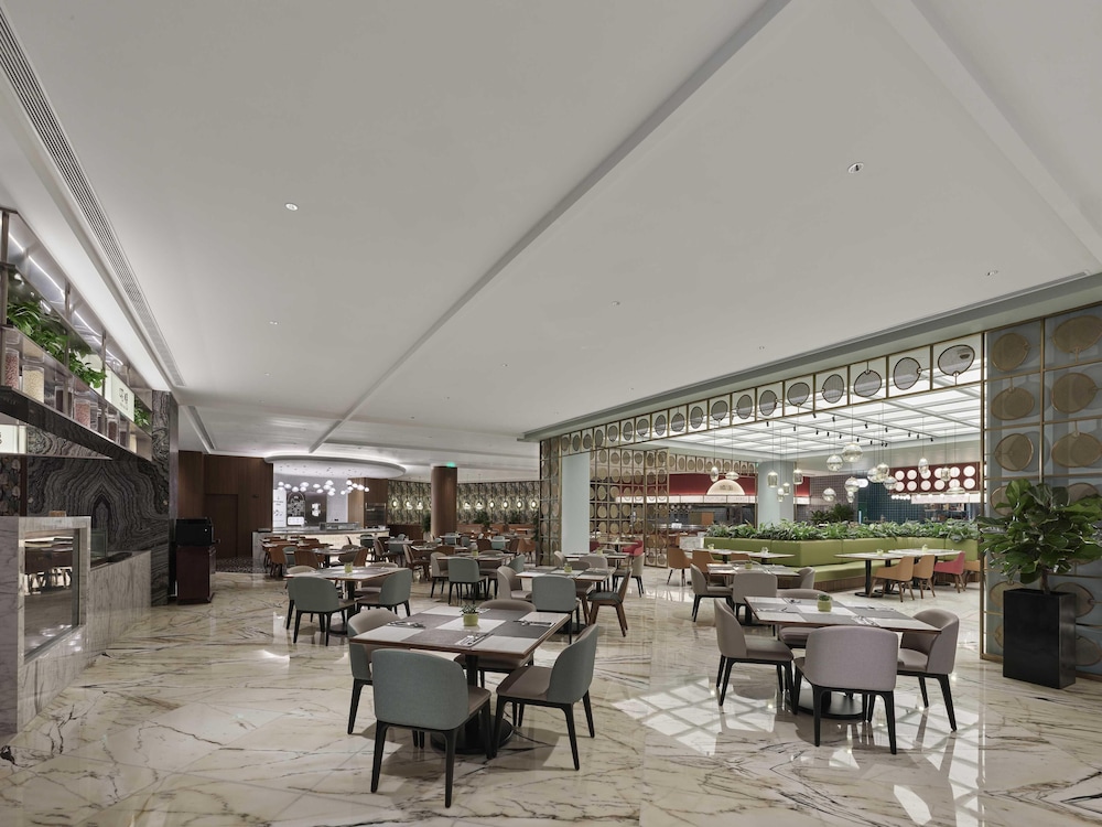 Hilton Shanghai Hongqiao — Restaurant & bars in Shanghai, Shanghai