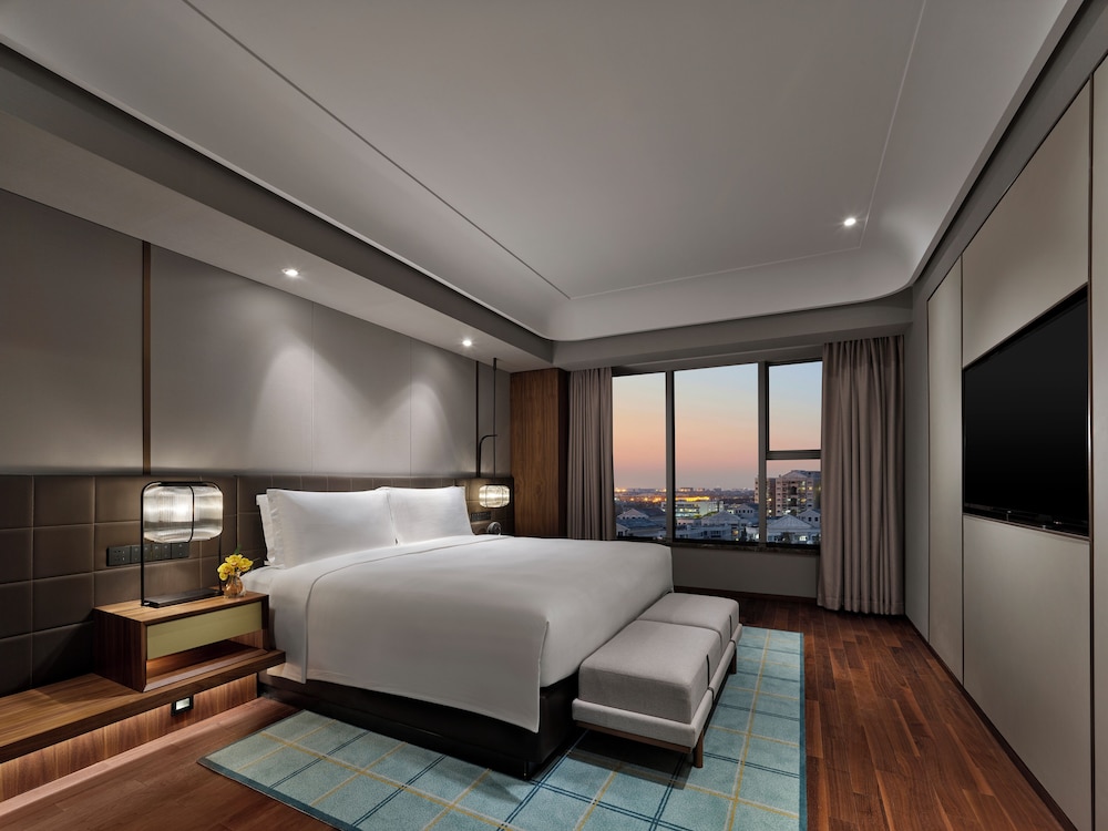 Hilton Shanghai Hongqiao — Hotel rooms in Shanghai, Shanghai