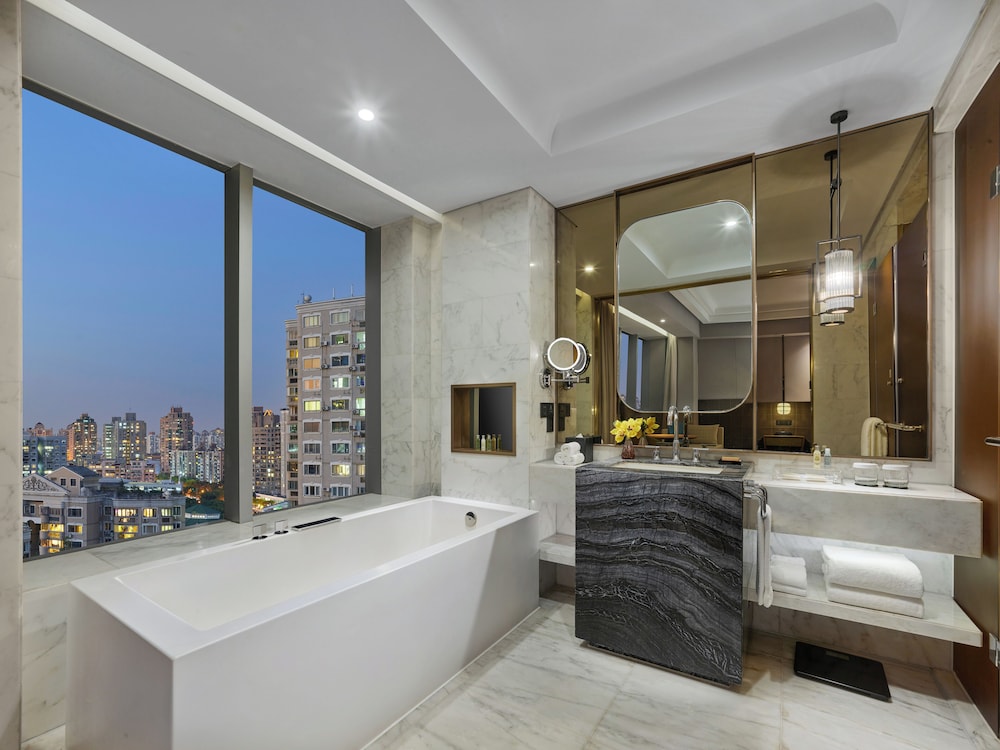 Hilton Shanghai Hongqiao — Hotel rooms in Shanghai, Shanghai