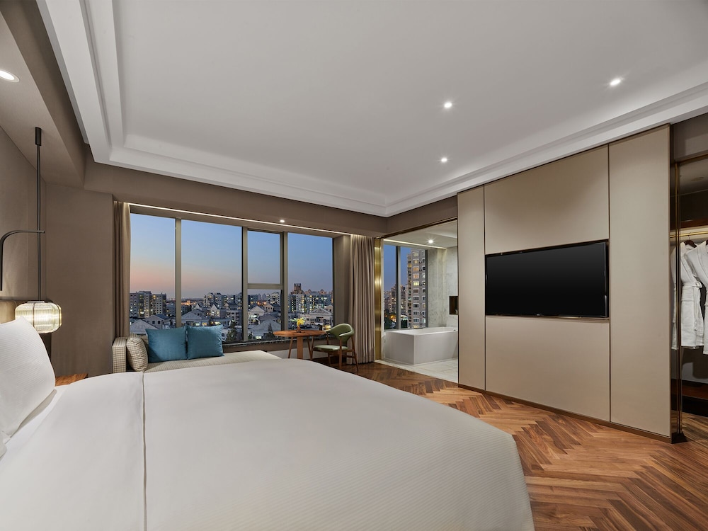 Hilton Shanghai Hongqiao — Hotel rooms in Shanghai, Shanghai