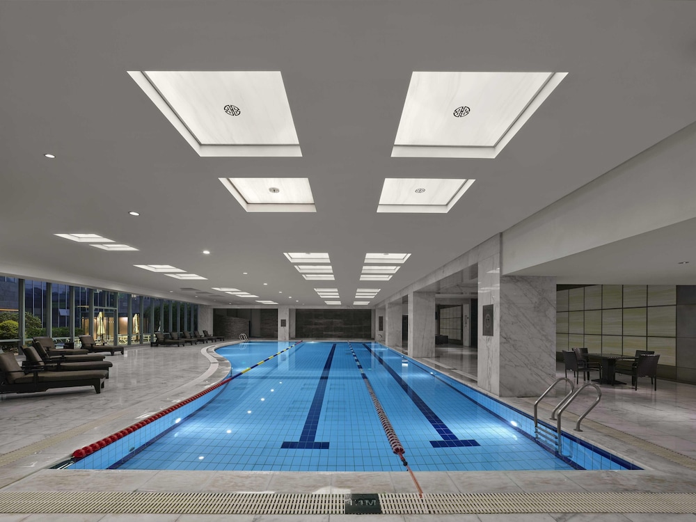 Hilton Shanghai Hongqiao — Swimming pool in Shanghai, Shanghai