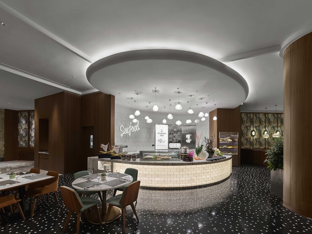 Hilton Shanghai Hongqiao — Restaurant & bars in Shanghai, Shanghai