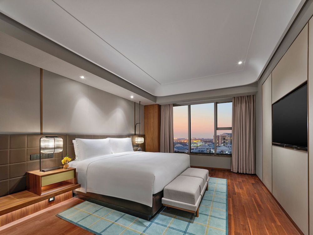 Hilton Shanghai Hongqiao — Hotel rooms in Shanghai, Shanghai