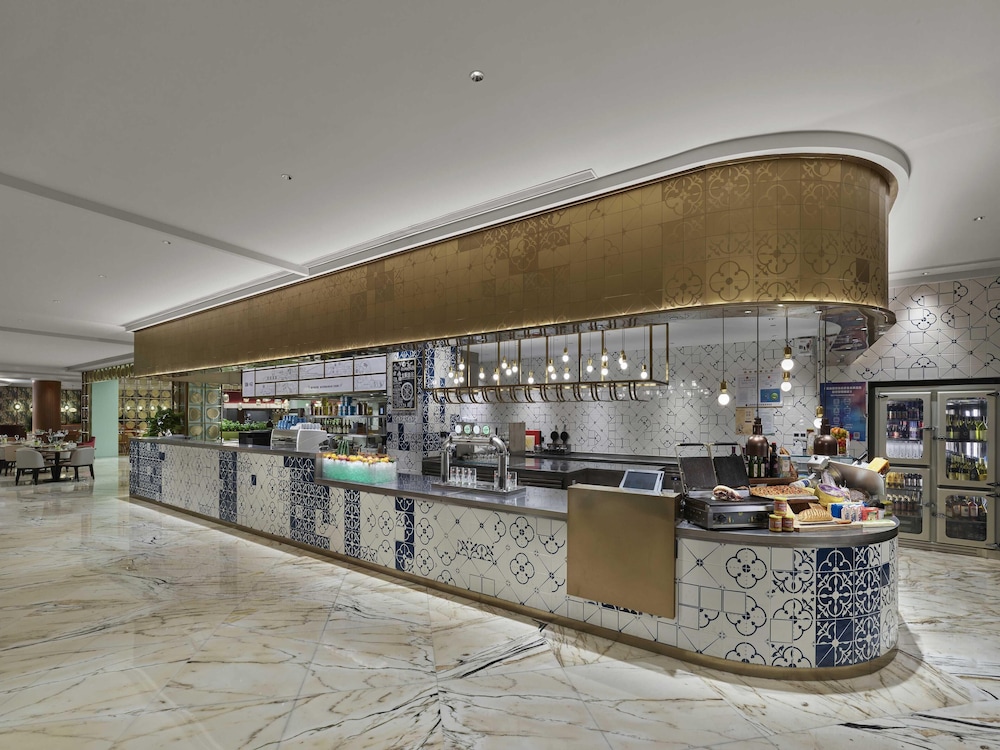 Hilton Shanghai Hongqiao — Restaurant & bars in Shanghai, Shanghai