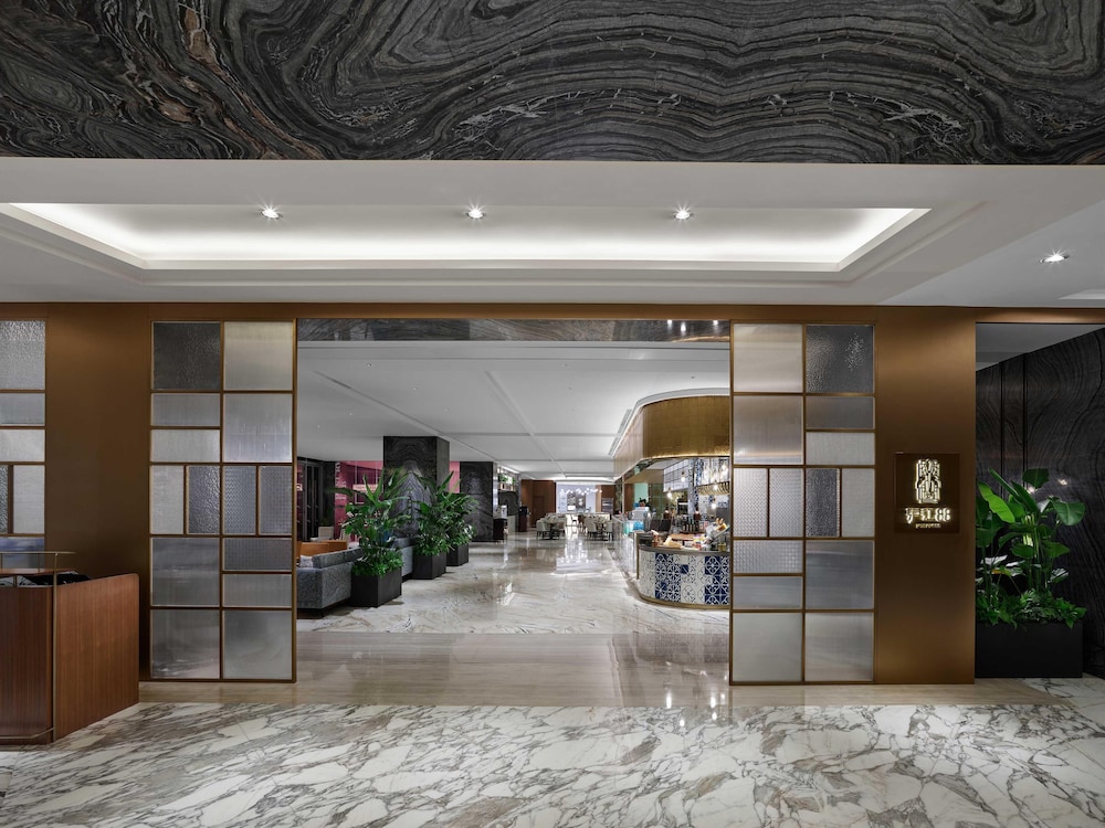Hilton Shanghai Hongqiao — Restaurant & bars in Shanghai, Shanghai