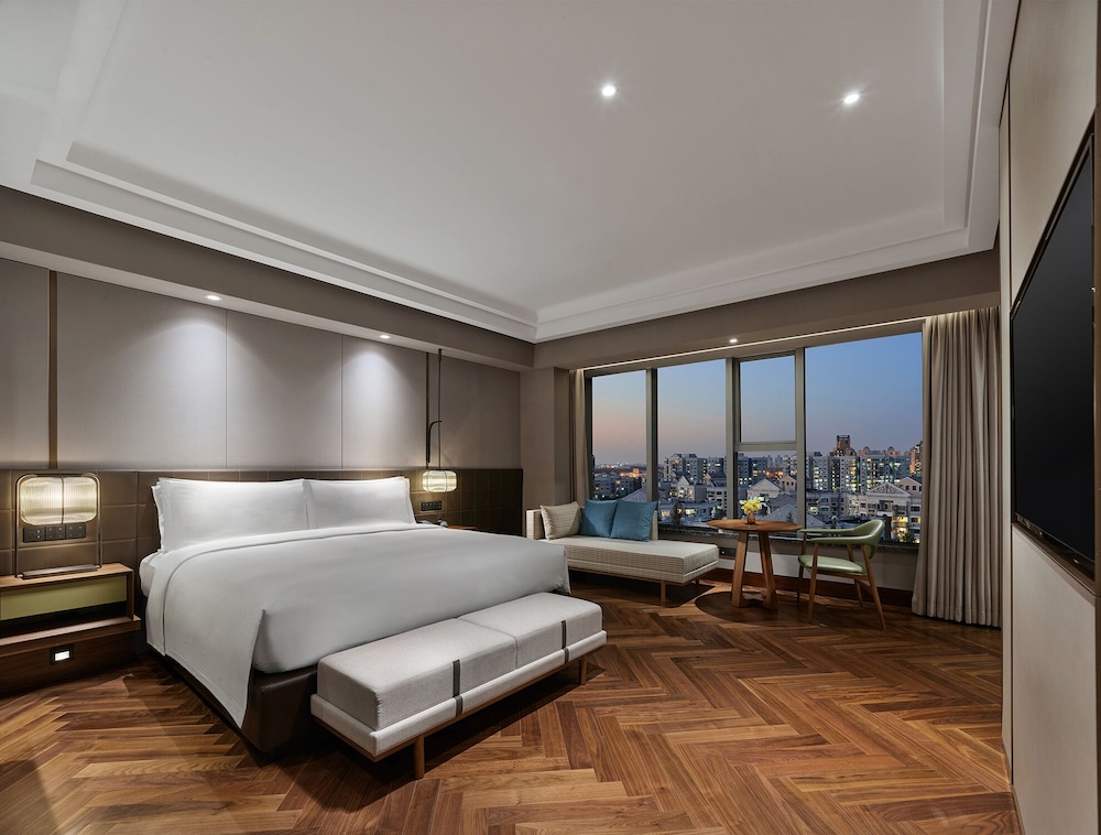 Hilton Shanghai Hongqiao — Hotel rooms in Shanghai, Shanghai
