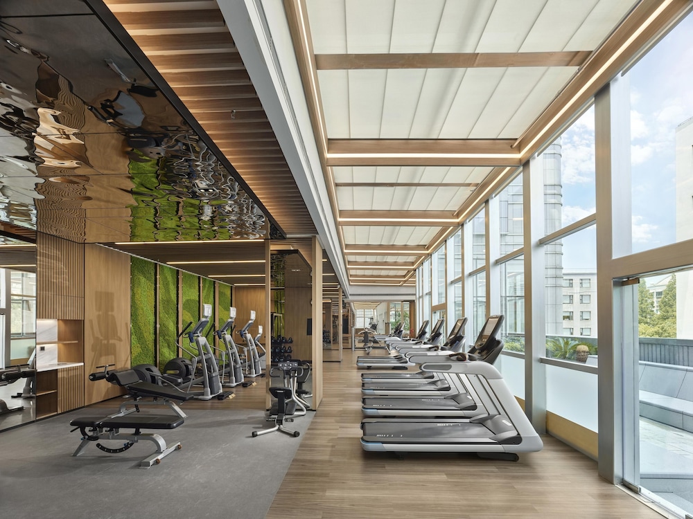 Hilton Shanghai Hongqiao — Sports & recreation in Shanghai, Shanghai