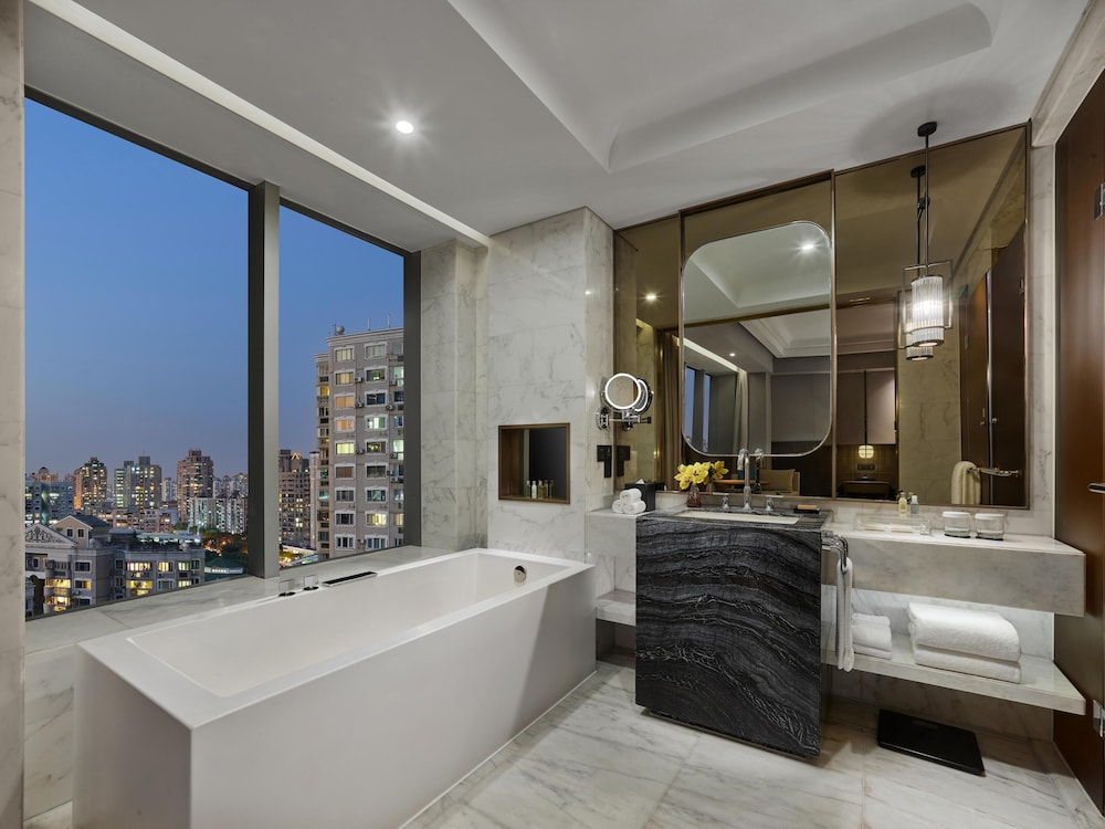 Hilton Shanghai Hongqiao — Hotel rooms in Shanghai, Shanghai