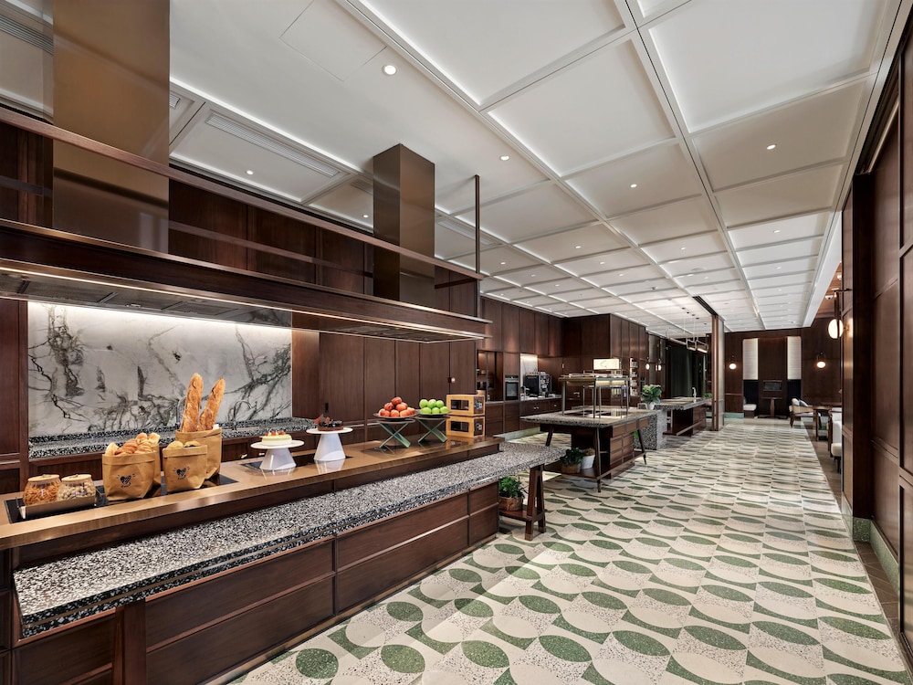 Hilton Shanghai Hongqiao — Restaurant & bars in Shanghai, Shanghai