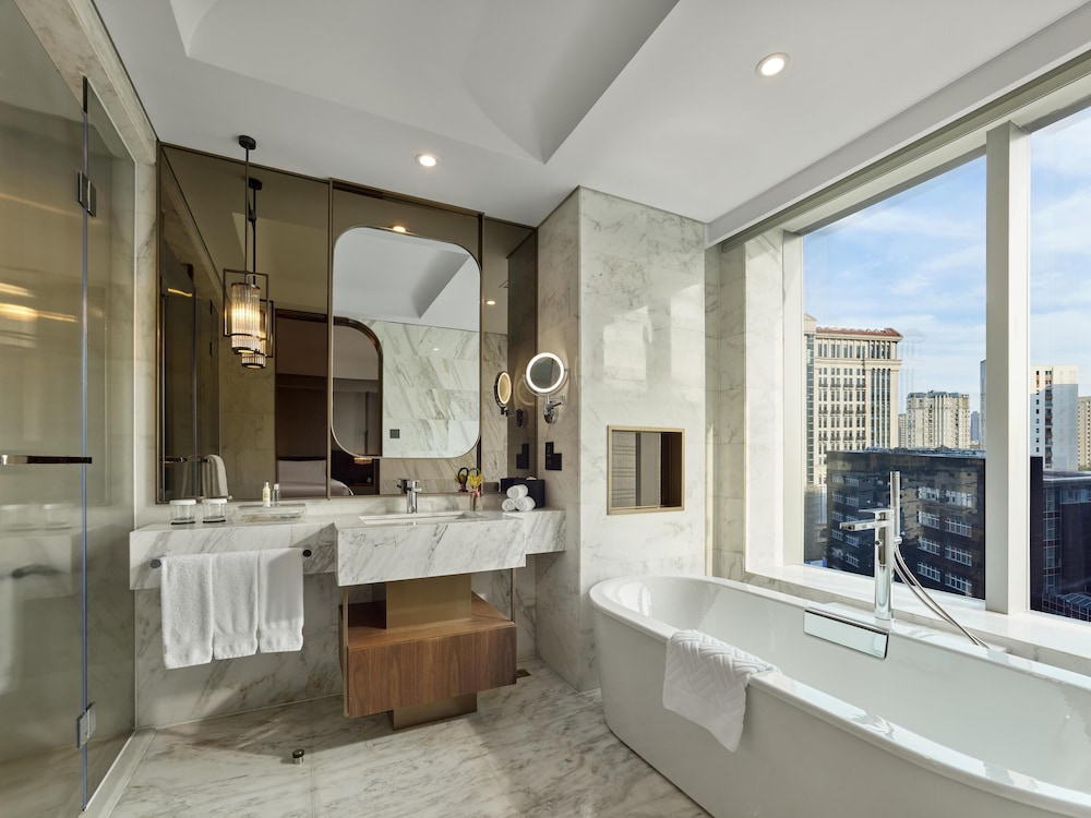 Hilton Shanghai Hongqiao — Hotel rooms in Shanghai, Shanghai