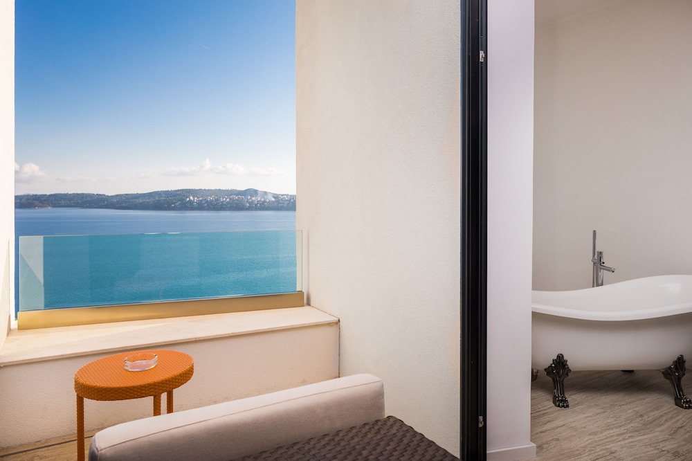 Hotel Ola - Adults Only — Hotel rooms in Seget Donji, Split-Dalmatia