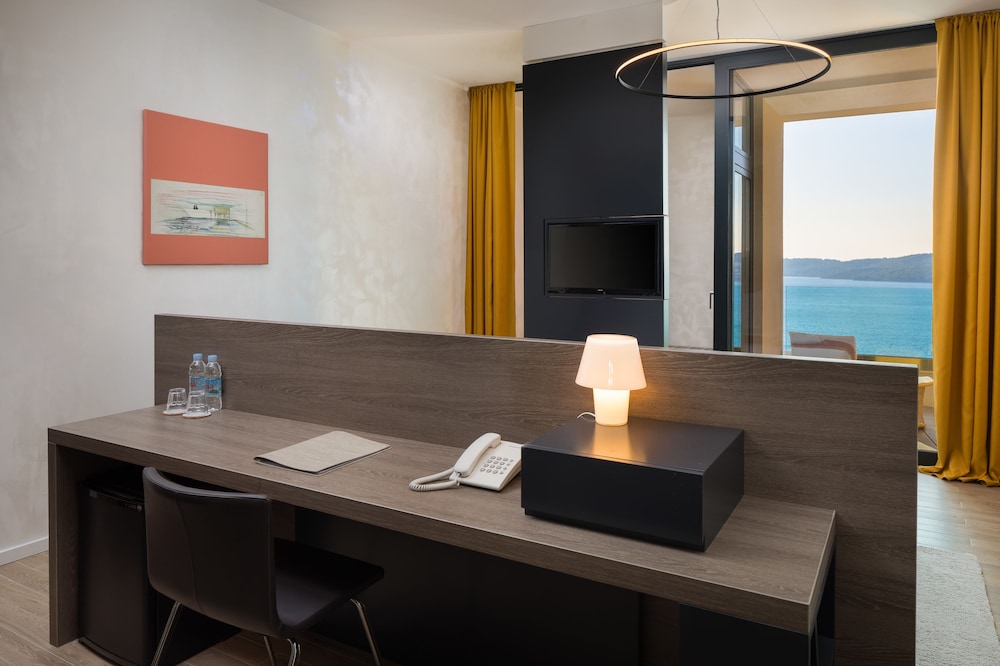 Hotel Ola - Adults Only — Hotel rooms in Seget Donji, Split-Dalmatia