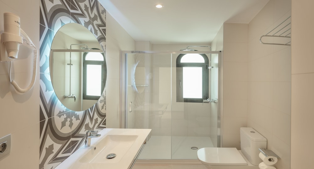 Gastrohotel RH Canfali By Hoteles RH — Hotel rooms in Benidorm, Valencian Community
