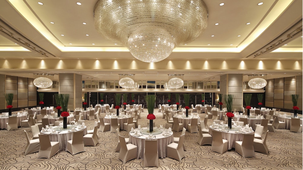 InterContinental Shanghai Pudong Hotel by IHG — Restaurant & bars in Shanghai, Shanghai