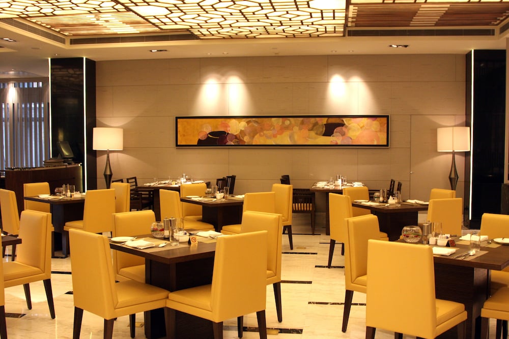 Jin Jiang Tower — Restaurant & bars in Shanghai, Shanghai
