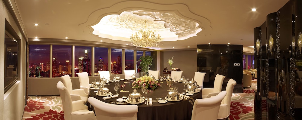 Jin Jiang Tower — Restaurant & bars in Shanghai, Shanghai