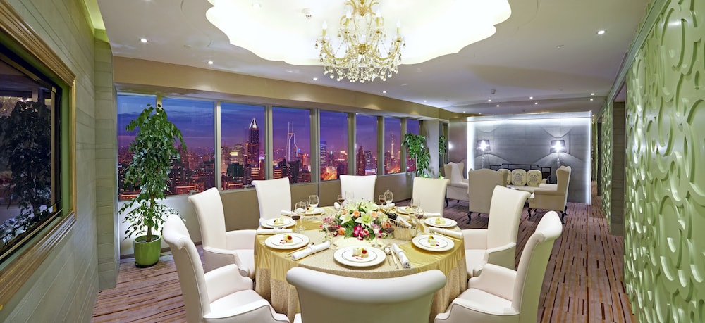 Jin Jiang Tower — Restaurant & bars in Shanghai, Shanghai