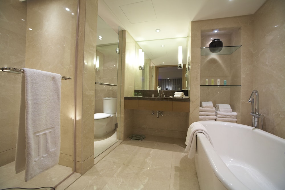 Jin Jiang Tower — Hotel rooms in Shanghai, Shanghai