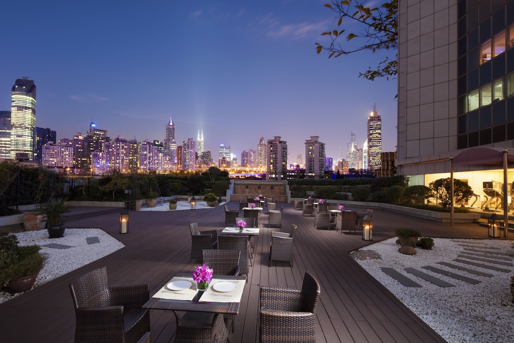 Jin Jiang Tower — Restaurant & bars in Shanghai, Shanghai